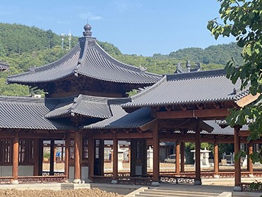 探究古建筑设计在佛教寺庙中的文化符号与现代设计的融合